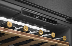 Встраиваемый холодильный шкаф для вина Smeg CVI129B3E