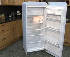 Холодильник Smeg FAB28RAZ1