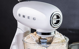 Приготовление мороженого с помощью миксера Smeg