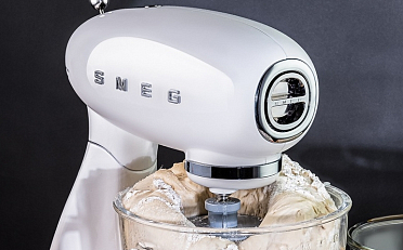 Приготовление мороженого с помощью миксера Smeg