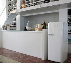 Холодильник Smeg FAB28LB1