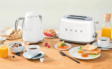 Чайник Smeg серии 50-х годов