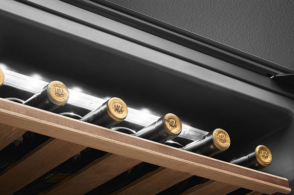 Встраиваемый холодильный шкаф для вина Smeg CVI621LWNR3 preview 4