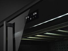 Встраиваемый холодильный шкаф для вина Smeg CVI638RWN3