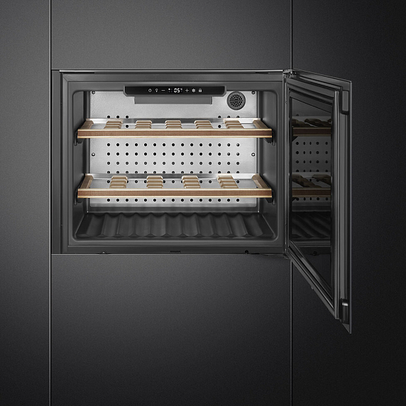 Встраиваемый холодильный шкаф для вина Smeg CVI121B3 preview 4
