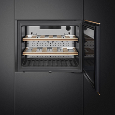 Встраиваемый холодильный шкаф для вина Smeg CVI621RWNR3